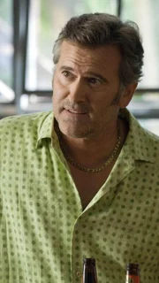Sam (Bruce Campbell).