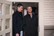 Ringo (Timothy Boldt, l.) ist beeindruckt, als Benedikt (Jens Hajek) das Beste aus der Situation macht.