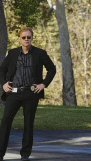 Als ein über und über mit Blut befleckter Mann aufgegriffen wird, der an Gedächtnisverlust leidet, wendet das CSI-Team um Horatio Caine (David Caruso) eine revolutionäre Technik an, um herauszufinden, was geschehen ist.