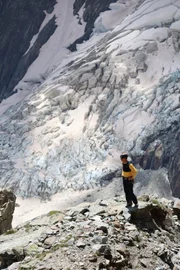 Bergführer Heli Putz während ServusTVs „Bergwelten – Mont Blanc“ auf dem Aiguilles Marbrées, Mont Blanc Massiv, Frankreich und Italien.
