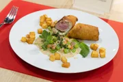 Finalgericht: Tramezzini vom Lamm mit dicken Bohnen und Kartoffelknusper nach einem Rezept von Nelson Müller von Uwe Hafner (Zusatzzutaten: Dijonsenf, Schwarzkümmel, Zitrone)
