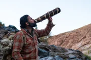Hazen trinkt aus seiner handgeschnitzten Wasserflasche. (National Geographic/Tess Benjamin)