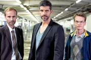 ARD KOMMISSAR DUPIN - BRETONISCHE VERHÄLTNISSE, Deutschland 2014, Regie Matthias Tiefenbacher, am Donnerstag (24.04.14) um 20:15 und um 00:20 Uhr im Ersten Kommissar Dupin (Pasquale Aleardi, Mitte) muss mit seinen beiden Assistenten Riwal (Ludwig Blochberger, re.) und Kadeg (Jan Georg Schütte) einen verzwickten Mordfall aufklären.