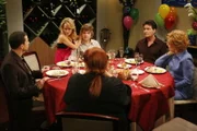 Ein Geburtstagsessen, das im Chaos endet: Alan, Melissa, Jake, Charlie, Evelyn und Berta ...