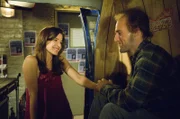 Als plötzlich Simon (James Van der Beek, r.), Robins (Cobie Smulders, l.) Jugendliebe auftaucht, verfällt sie in ein Teeniehaftes Verhalten ...