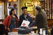 (v.l.n.r.) Tavi (Shamikah Martinez); Franco (Jermaine Fowler); Arthur (Judd Hirsch)
