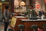 (v.l.n.r.) Kundin (Cesili Williams) Sofia (Diane Guerrero); Franco Wicks (Jermaine Fowler); Fawz (Maz Jobrani); Carl "Tush" Tushinksi (David Koechner)