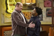Tush (David Koechner, l.); Franco (Jermaine Fowler, r.)