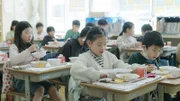 Korrespondentin Isabella Purkart besucht eine Volksschule in Tokio, wo das Schul-Essen täglich frisch zubereitet wird.