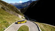 Zum Glück hat der Saurer Alpenwagen von 1954 gute Bremsen.