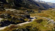 Der Oldtimer muss auf die alte Route, die Via San Gottardo ausweichen. Er ist zu langsam für die Schnellstraße.