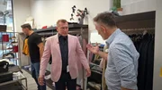 Otto (Mi.) ist auf der Suche nach einem Anzug für die Hochzeit seiner Tochter