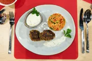 Köfte mit buntem K?s?r und Joghurt-Dip, das Leibgericht von Jessica Kayas