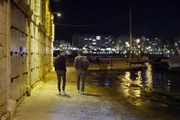 Hannes Munzinger und Bastian Obermayer von der Süddeutschen Zeitung reisen nach Malta, um herauszufinden, wer die maltesische Journalistin Daphne Caruana Galizia ermordet hat.