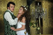 Nina und Flori spielen inbrünstig ihre Rolle als "Romeo und Julia". Von links: Florian Brunner (Tommy Schwimmer) und Nina Kreutzer (Andrea Schmitt).