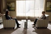 Elizaabeth Keen (Megan Boone, l.), Dr. Sharon Fulton (Martha Plimpton)