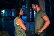 Lucie (Cristina do Rego) und Alex (Eugen Bauder) haben einen romantischen Moment.