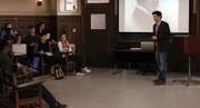 Als Barney endlich seinen Vater kennenlernt, ist er sehr überrascht, wie dessen Leben bisher verlaufen ist. In der Zwischenzeit klären sich Ted, Lily, Robin und Marshall über ihre Bildungslücken im Leben auf.