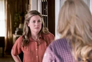 Mary Cooper (Zoe Perry)