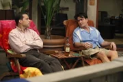 Charlie ist von Chelsea verlassen worden. Sein Bruder Alan will den Grund dafür erfahren.