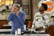 Arthur (Judd Hirsch, l.); Franco (Jermaine Fowler, r.)