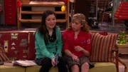 L-R: Carly Shay (Miranda Cosgrove), Sam Puckett (Jennette McCurdy)