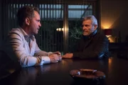 Edward (Tom Hollander, l.); Julien Baptiste (Tchéky Karyo, r.)