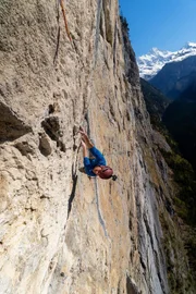 Keep on Climbing Folge 2 Simon Wahli klettert die Route «Yello Ocean» 8a+ bei Lauterbrunnen.  Copyright: SRF/Matthias Lüscher