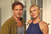 L-R: Stefan Vollmer (Hendrik Duryn) und Karin Noske (Jessica Ginkel)