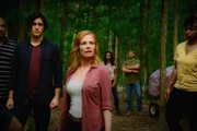 Die Mitglieder der Gemeinschaft lassen sich von Junior (Alexander Koch, l.) und Christine (Marg Helgenberger, r.) täuschen, doch die kleine Widerstandsgruppe glaubt endlich zu sehen, wie die Welt wirklich aussieht ...