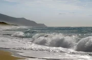 Einer Studie zufolge hat allein Italien in den vergangenen 50 Jahren etwa 40 Millionen Quadratmeter Strand durch Erosion an das Meer verloren.