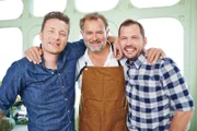 V.l.: Jamie, Hugh Bonneville, Jimmy