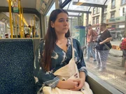 Wegen zu hoher Konsumschulden musste Jasmin Privatinsolvenz beantragen. Wegen zu hoher Konsumschulden musste Jasmin Privatinsolvenz beantragen.