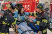 (v. l . n. r.) Howie "Chimney" Han (Kenneth Choi); Felisa Valdez (Natalee Linez); Eddie Diaz (Ryan Guzman)