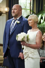 Andy (Will Sasso, l.); Jill (Jaime Pressly, r.)