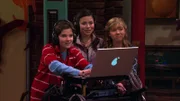 L-r: Freddie Benson (Nathan Kress), Carly Shay (Miranda Cosgrove), Sam Puckett (Jennette McCurdy)