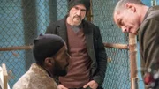 V.l.: Unbekannte Person (unbekannter Darsteller), Alvin Olinsky (Elias Koteas), Hank Voight (Jason Beghe)