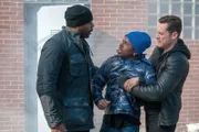 Kevin Atwater (Laroyce Hawkins), Marcus (Denzel Irby), Jay Halstead (Jesse Lee Soffer)  +++