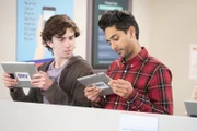 Julian (Jacob Bond, l.); Al (Adhir Kalyan, r.)