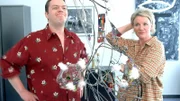 Das soll Kunst sein? Nikola (Mariele Millowitsch) und Tim (Oliver Reinhard) finden Schmidts neues Kunstwerk hässlich.