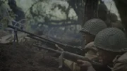 REENACTMENT - Private Barney Hajiro und andere Soldaten der 442nd Regimental Combat Unit beschießen die feindliche Stellung.