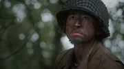 REENACTMENT - Private Barney Hajiro stürmt den Hügel in Richtung der feindlichen Stellungen.
