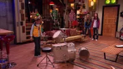 L-r: Mandy Valdez (Aria Wallace), Freddie Benson (Nathan Kress), Sam Puckett (Jennette McCurdy), Carly Shay (Miranda Cosgrove)