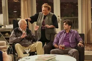Ein verlockendes Angebot: Carl Reiner als Marty Pepper, Conchata Ferrell als Berta, Ashton Kutcher als Walden Schmidt