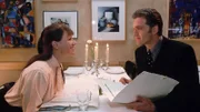 Bei einem romantischen Abendessen sprüht Luise (Mariele Millowitsch) förmlich vor Leidenschaft über. Dr. Schmidt (Walter Sittler) ahnt nicht, was er mit seinem Charme für Gefühle bei Luise auslöst.
