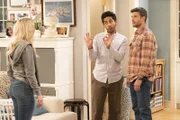(v.l.n.r.) Vanessa (Kelli Goss); Al (Adhir Kalyan); Riley (Parker Young)