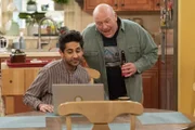 Al (Adhir Kalyan, l.); Art (Dean Norris, r.)