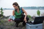 Detective Stella Bonasera (Melina Kanakaredes) ist auf der Suche nach einem mysteriösen Räuber, der nach einem missglückten Banküberfall ihren Kollegen in seine Gewalt genommen hat.