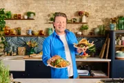 Jamie Oliver mit einem ‚Inselsalat‘.
