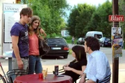 Nina versucht Quirin mit allen Mittel zu beeindrucken. Von links: Quirin (Bela Klentze), Nina Kreutzer (Andrea Schmitt) und Florian Brunner (Tommy Schwimmer).